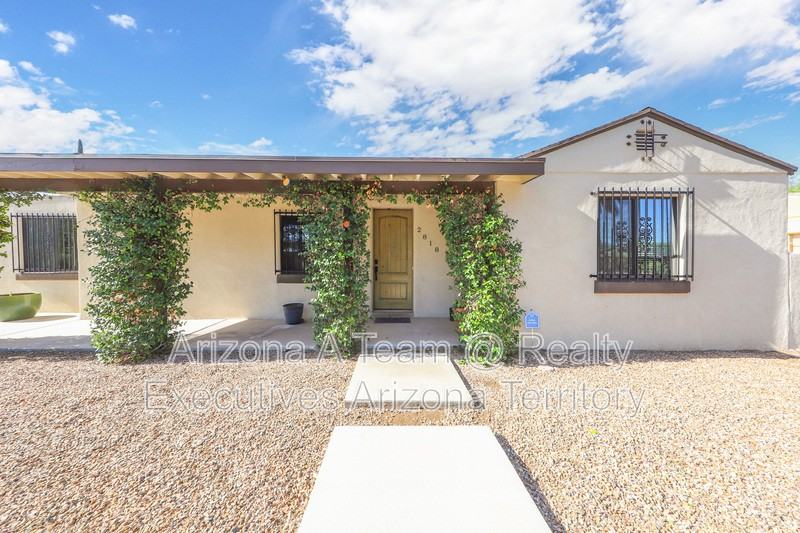 2818 E Malvern St - Photo 3 of 40