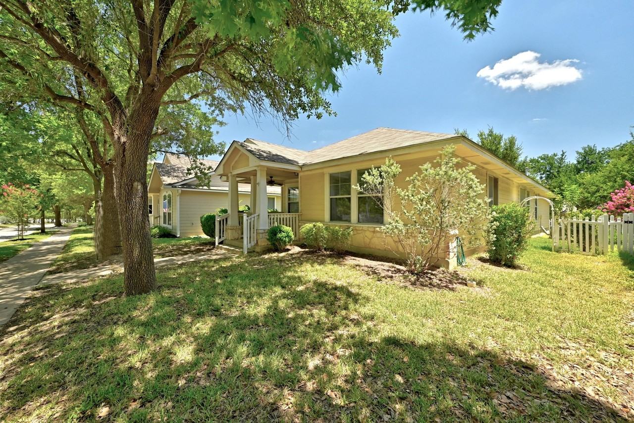 1049 King Cotton Ln - Photo 2 of 29