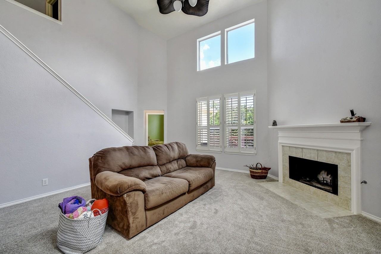 21715 Prospect Hl - Photo 5 of 31