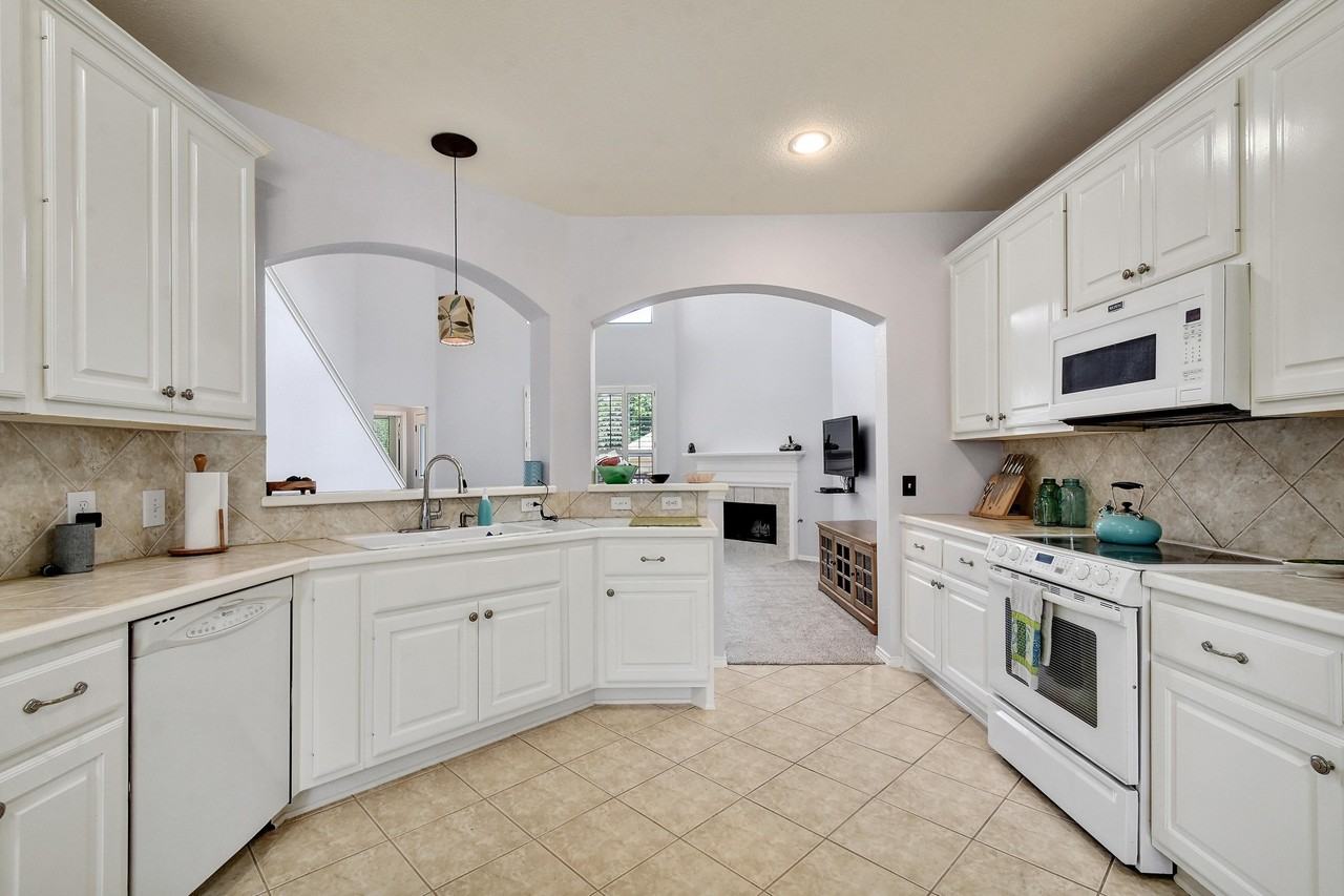 21715 Prospect Hl - Photo 7 of 31