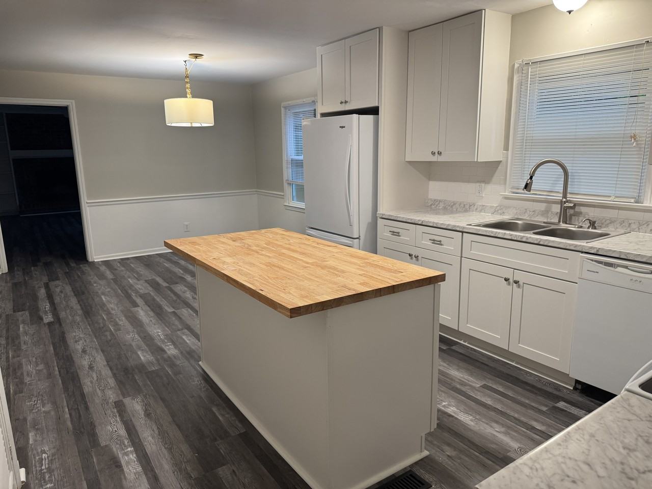 4007 Yadkin Dr - Photo 4 of 12