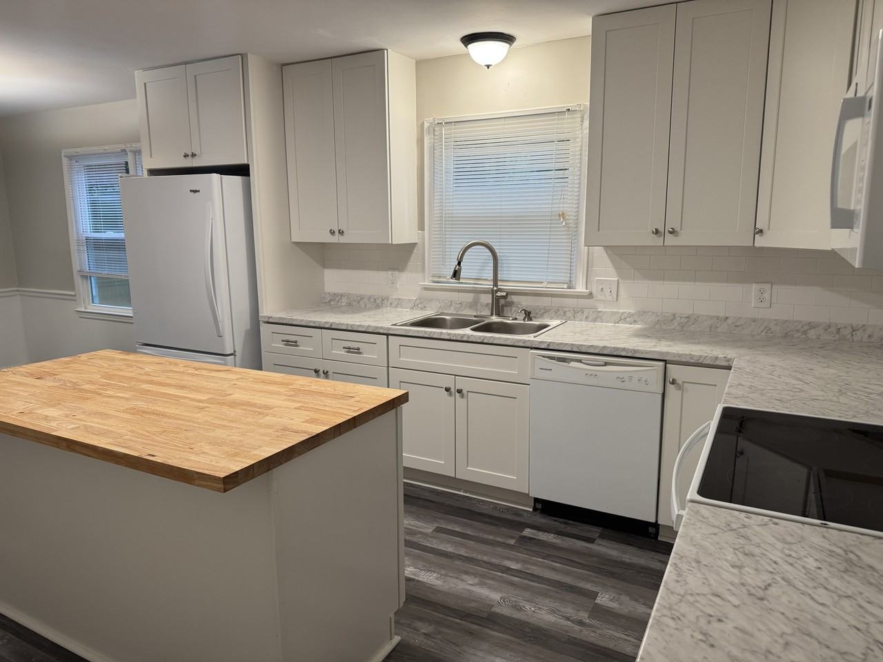 4007 Yadkin Dr - Photo 5 of 12