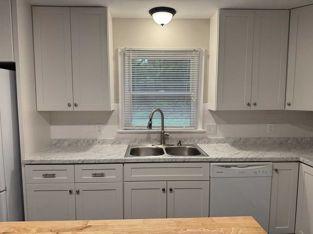 4007 Yadkin Dr - Photo 6 of 12