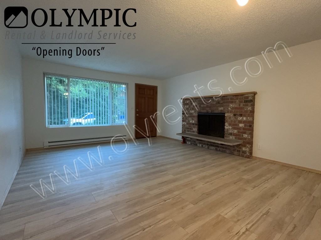 1629 Thurston Ave Ne - Photo 4 of 12
