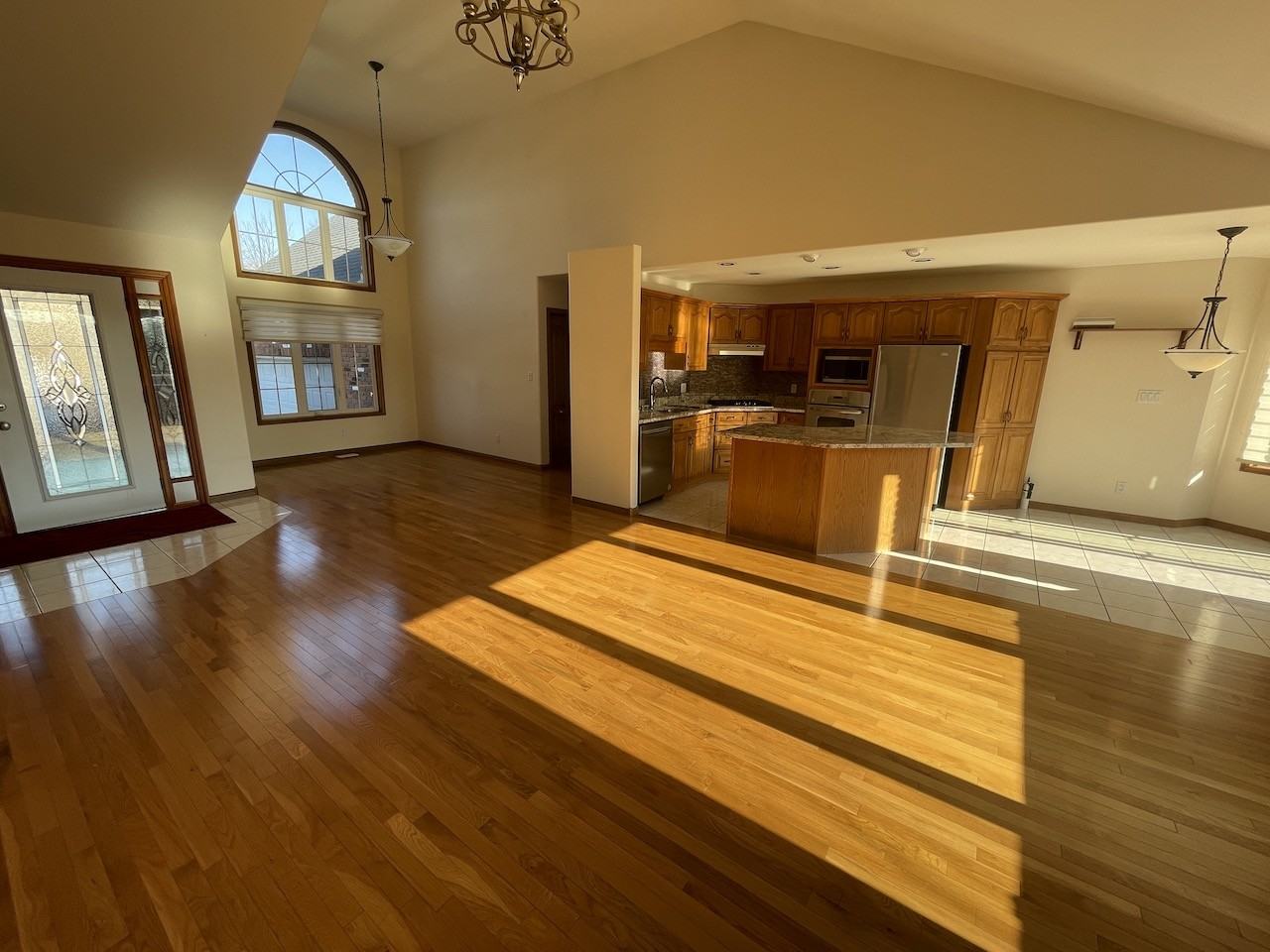 823 Lake Shore Dr - Photo 2 of 50