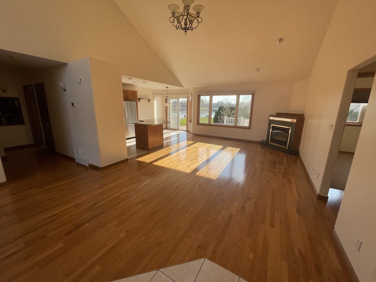 823 Lake Shore Dr - Photo 3 of 50