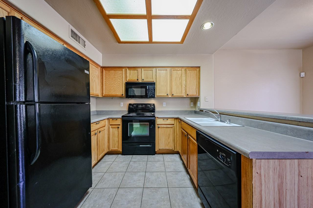 10060 East Capri Avenue - Photo 5 of 32