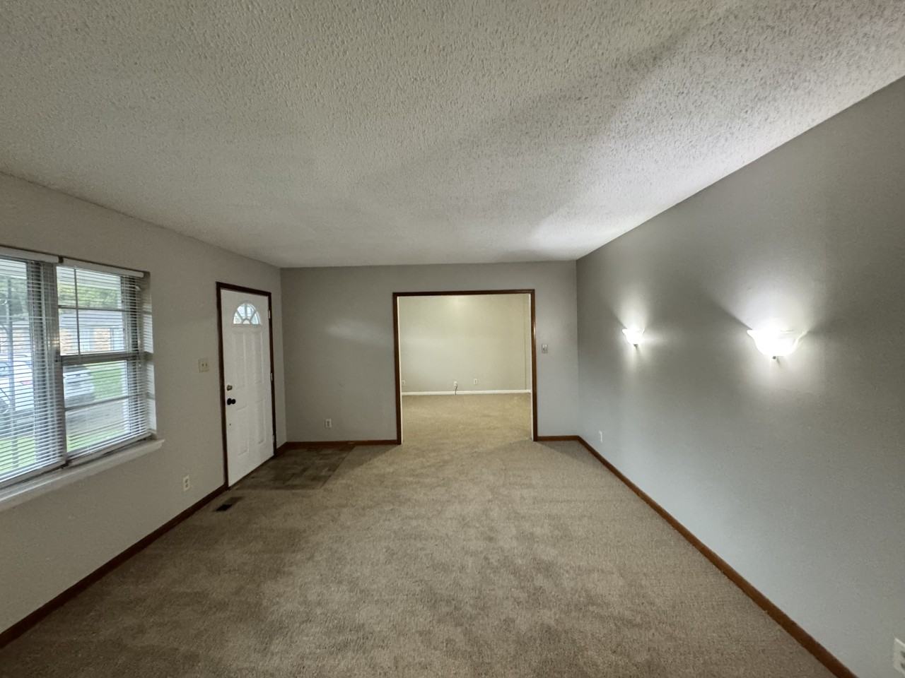 3812 Melody Cir Ne - Photo 2 of 20