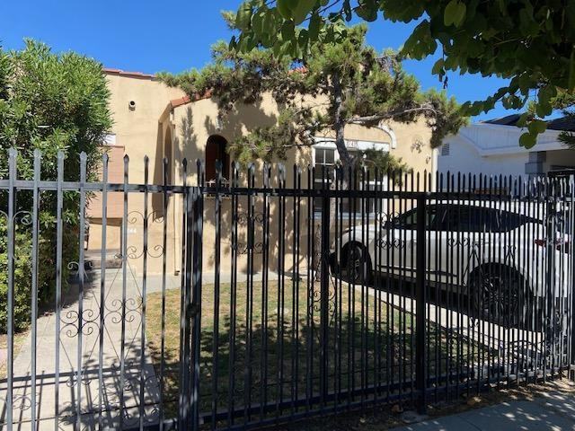 744 N Ridgewood Pl #744 - Photo 2 of 18