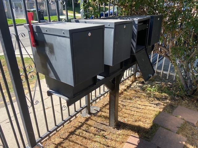 744 N Ridgewood Pl #744 - Photo 3 of 18