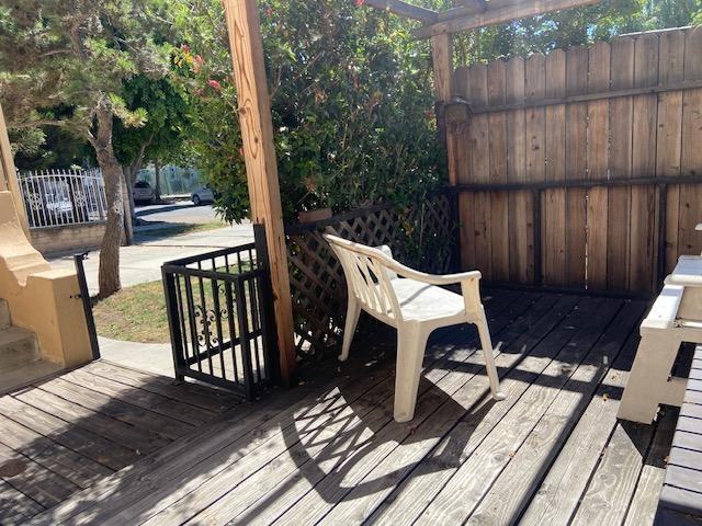 744 N Ridgewood Pl #744 - Photo 5 of 18