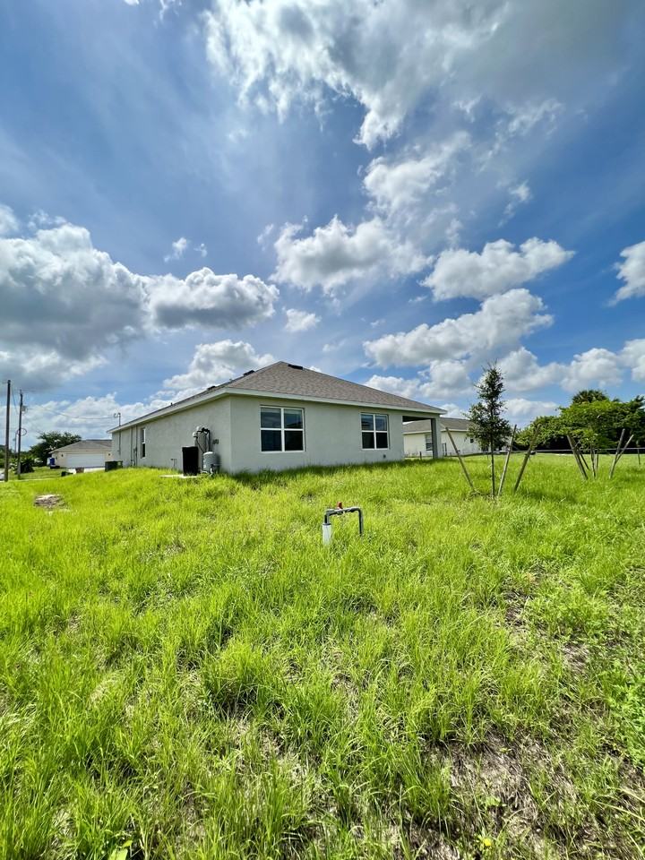 2518 Ne 6th Pl #NA - Photo 5 of 29