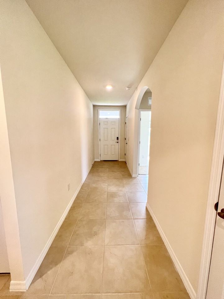 2518 Ne 6th Pl #NA - Photo 7 of 29