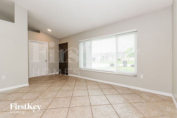 205 Thornbush Pkwy - Photo 2 of 16