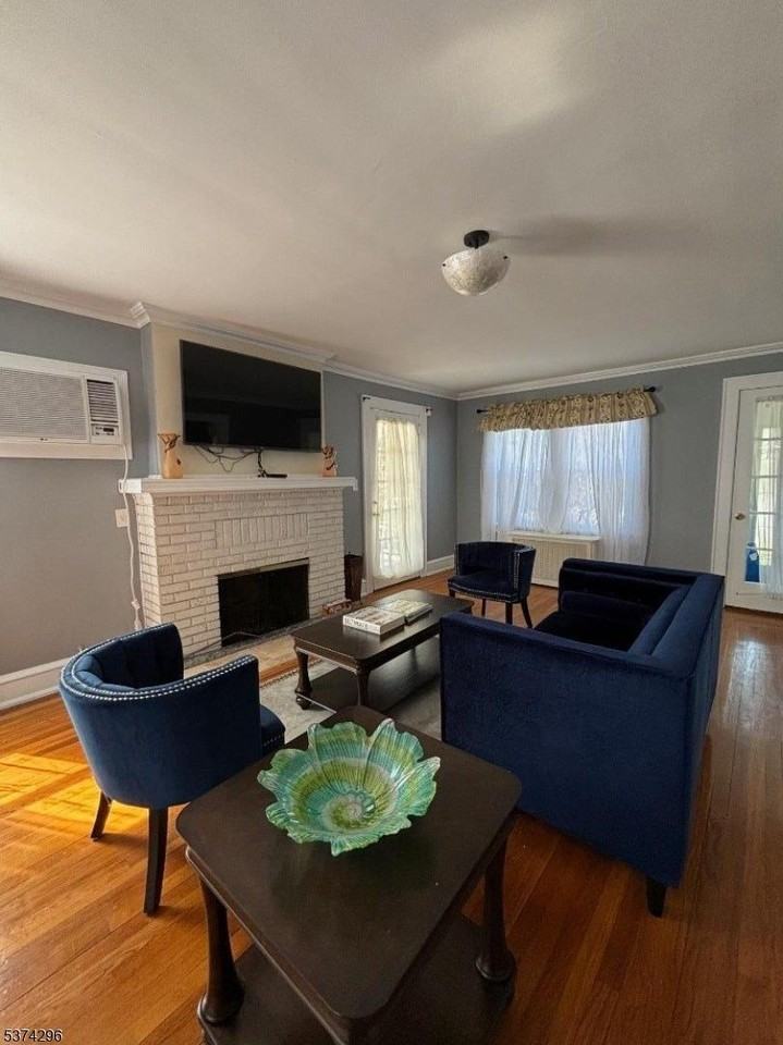 1127 Stilford Ave - Photo 4 of 6