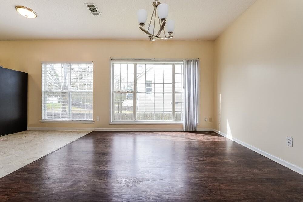 1091 Wynnbrook Ln - Photo 6 of 17