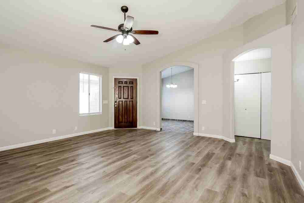 1310 N Blackstone Dr - Photo 3 of 16