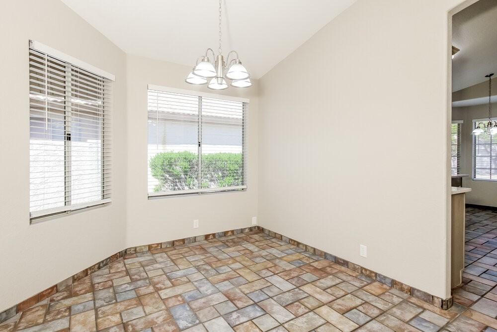 1310 N Blackstone Dr - Photo 5 of 16