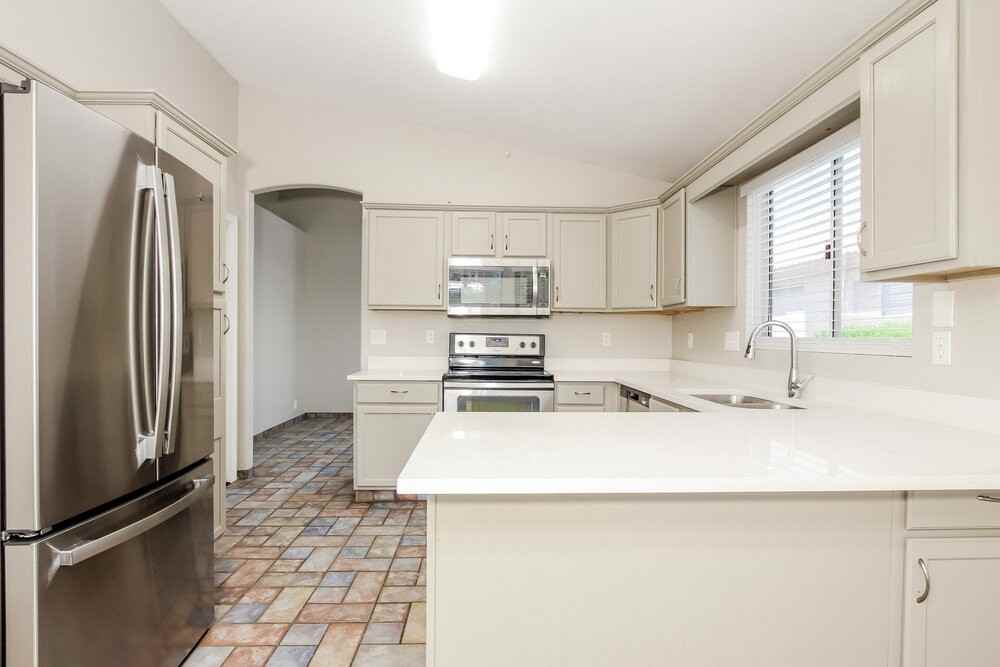 1310 N Blackstone Dr - Photo 6 of 16