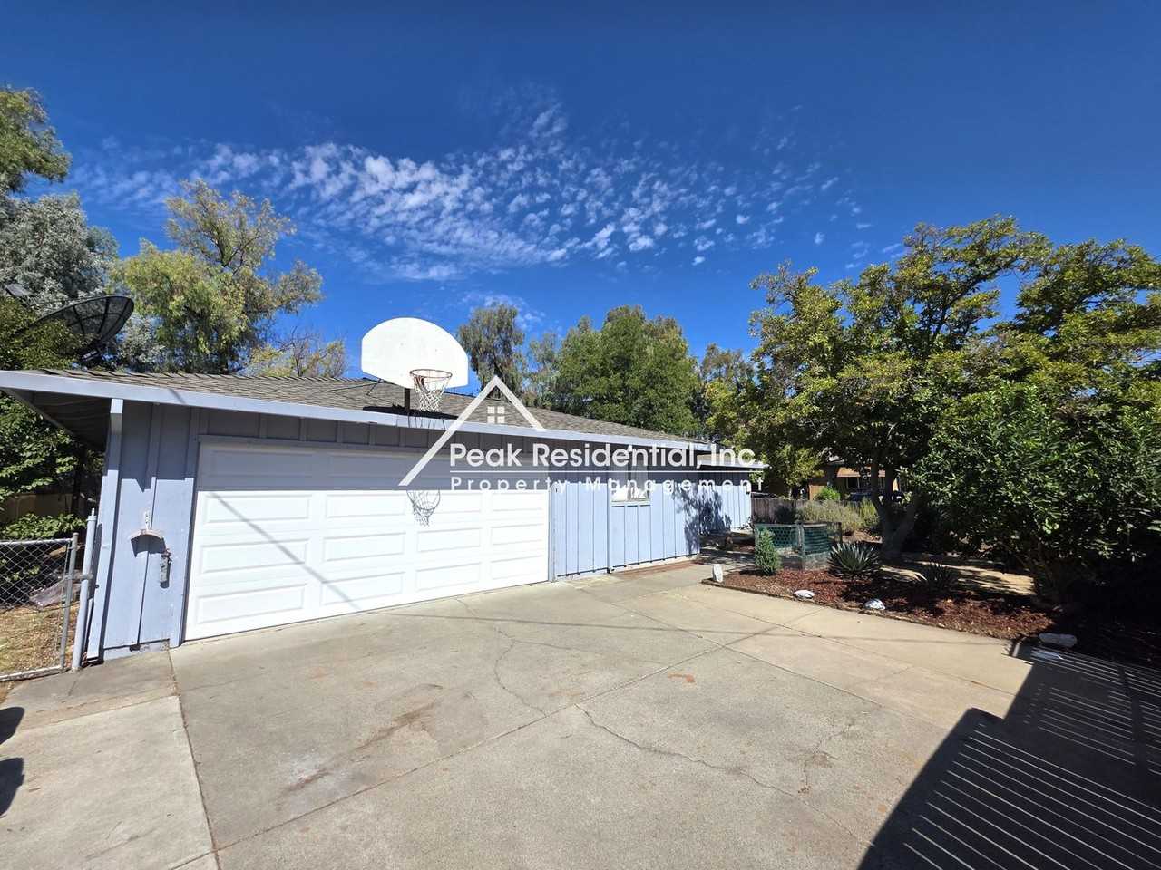 4050 Sumac Ln - Photo 2 of 27