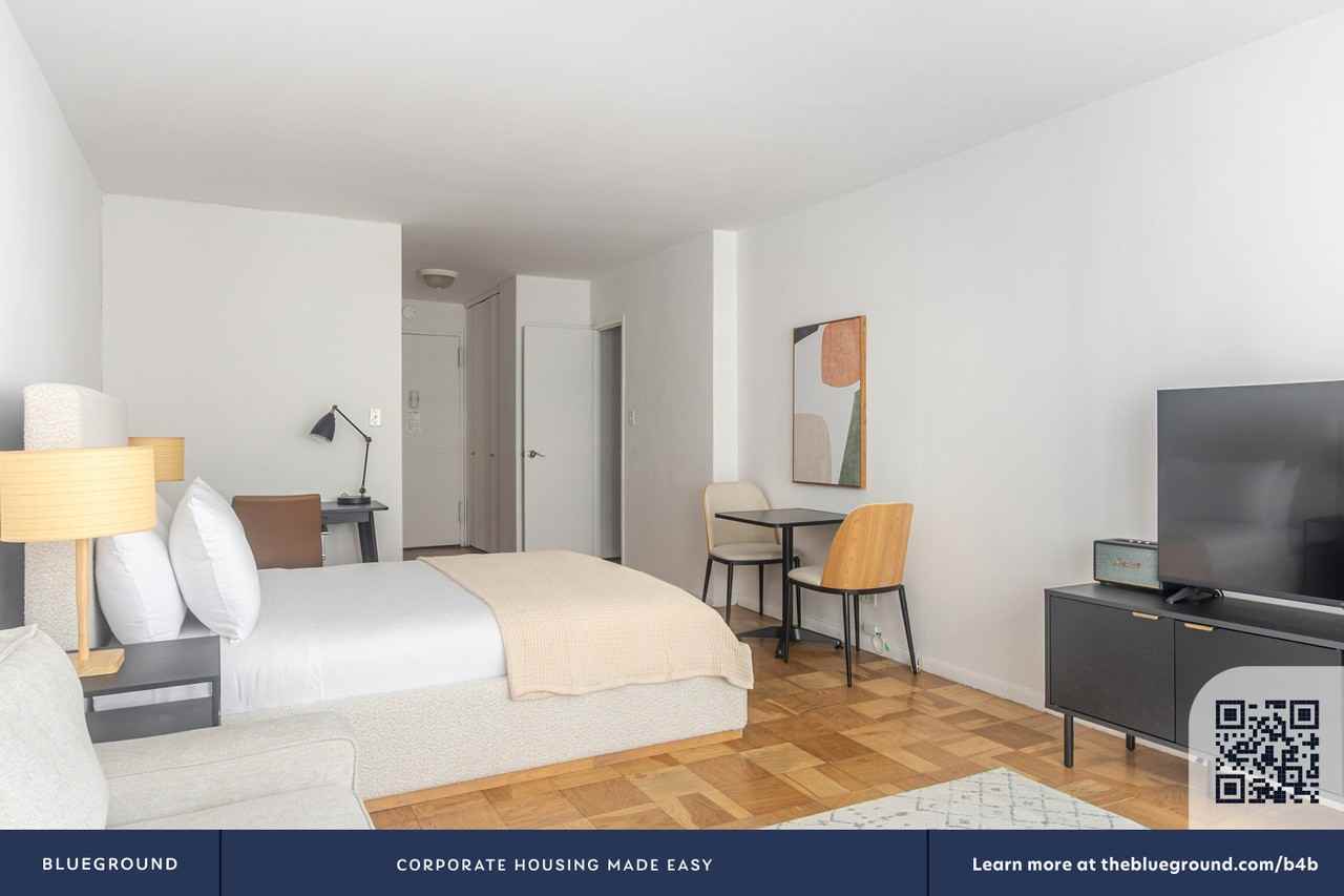 330 East 46th Street - Photo 5 of 25