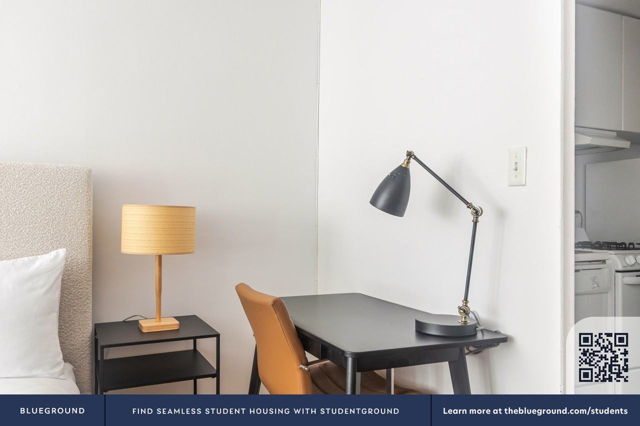 330 East 46th Street - Photo 6 of 25