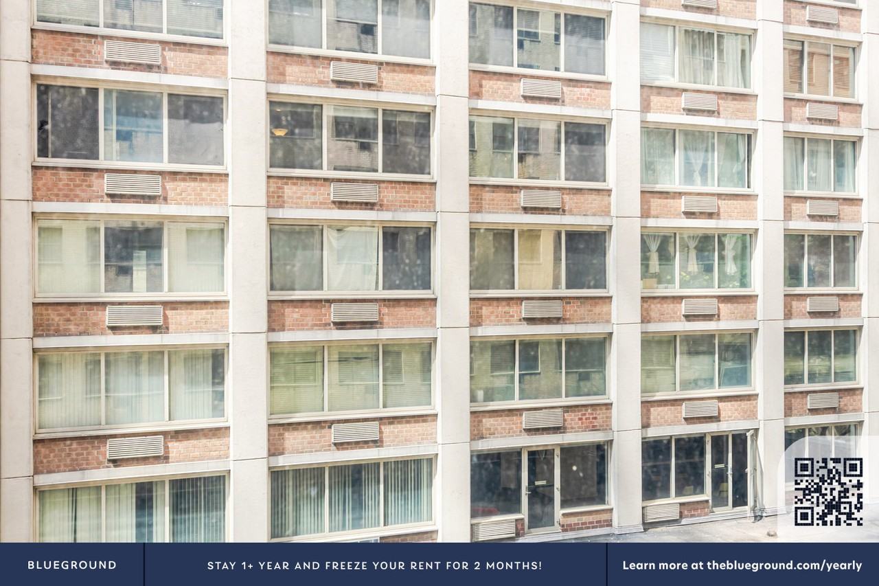 330 East 46th Street - Photo 7 of 25