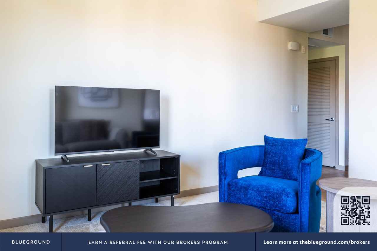 7011 Sunne Lane - Photo 5 of 41