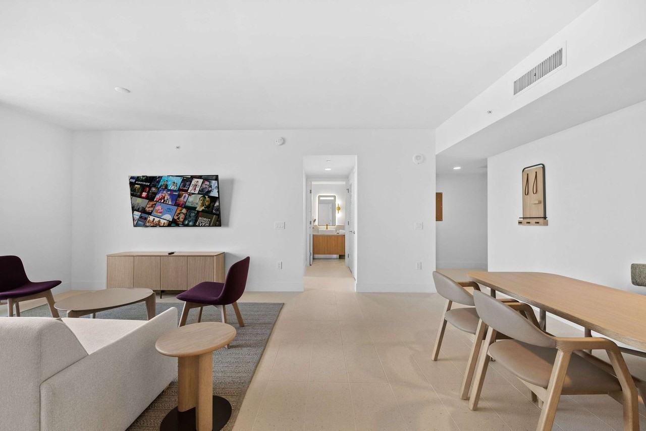 159 Northeast 6th Street - Photo 2 of 95