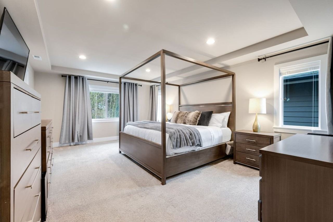 868 Chelan Ave Ne #1231233P - Photo 4 of 50