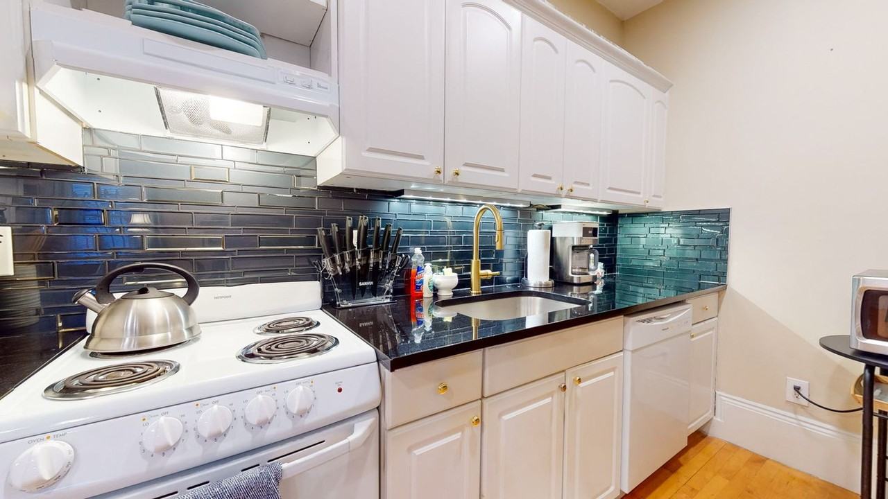 290 Beacon Street - Photo 7 of 18