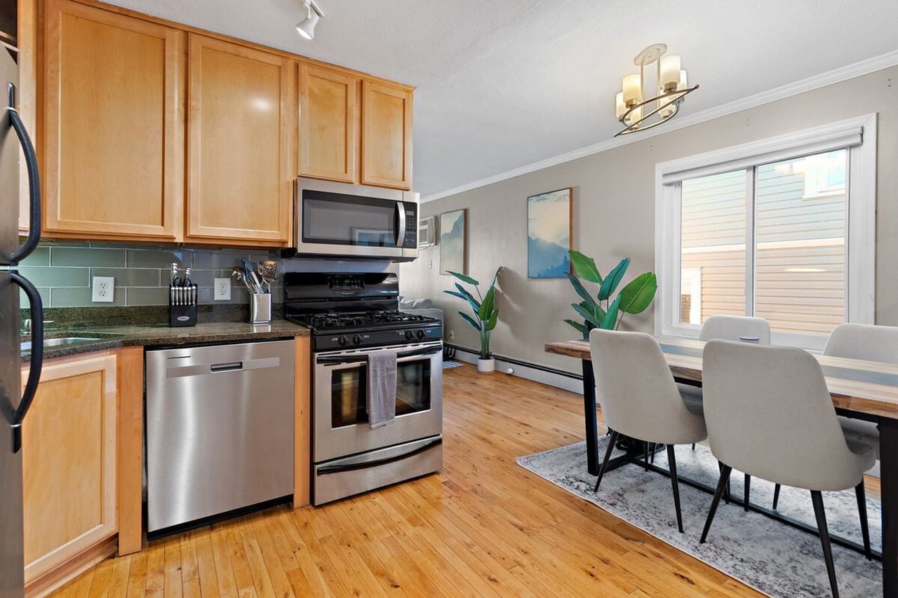 3024 Humboldt Ave S #1272807P - Photo 5 of 21