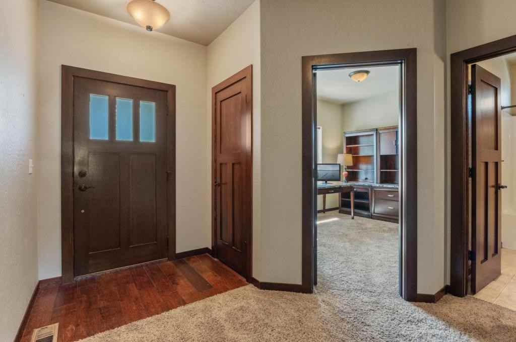 6683 N Madellaine Dr - Photo 5 of 34