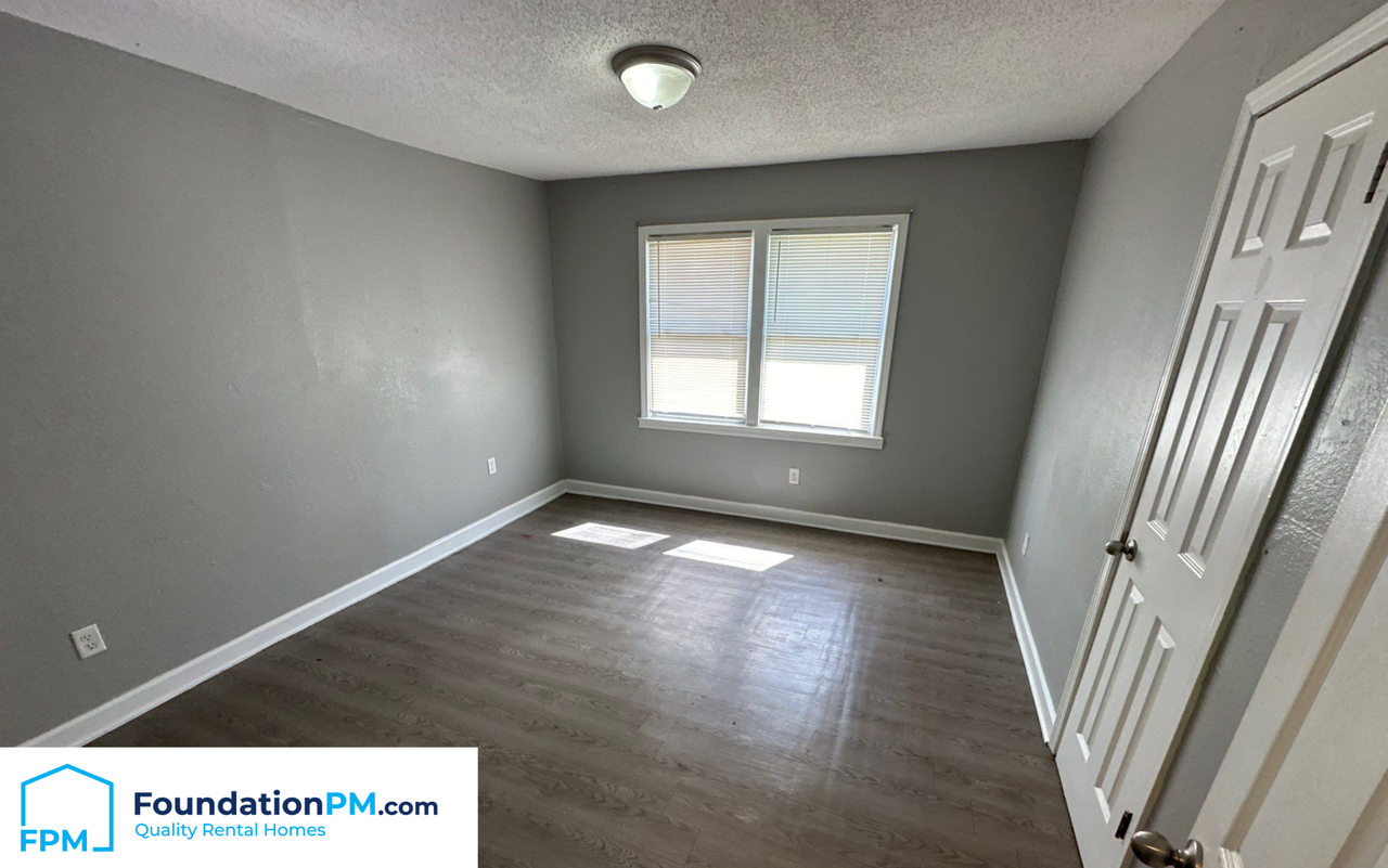 161 Eastview Dr - Photo 3 of 14