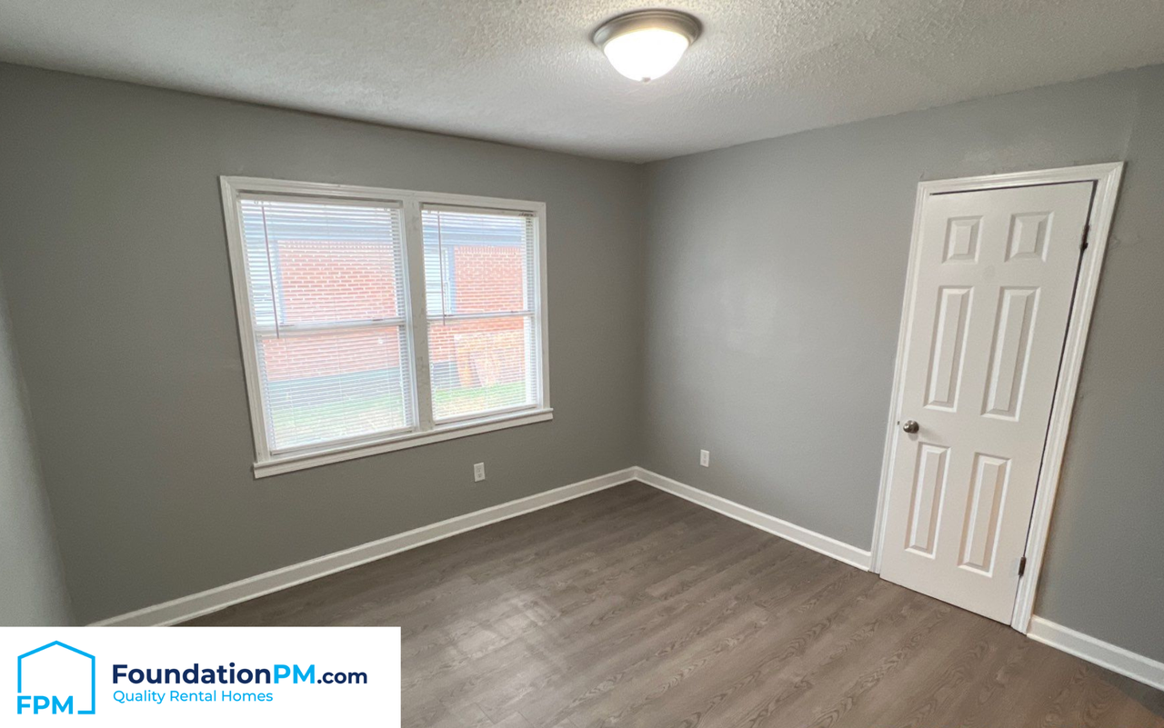 161 Eastview Dr - Photo 3 of 14