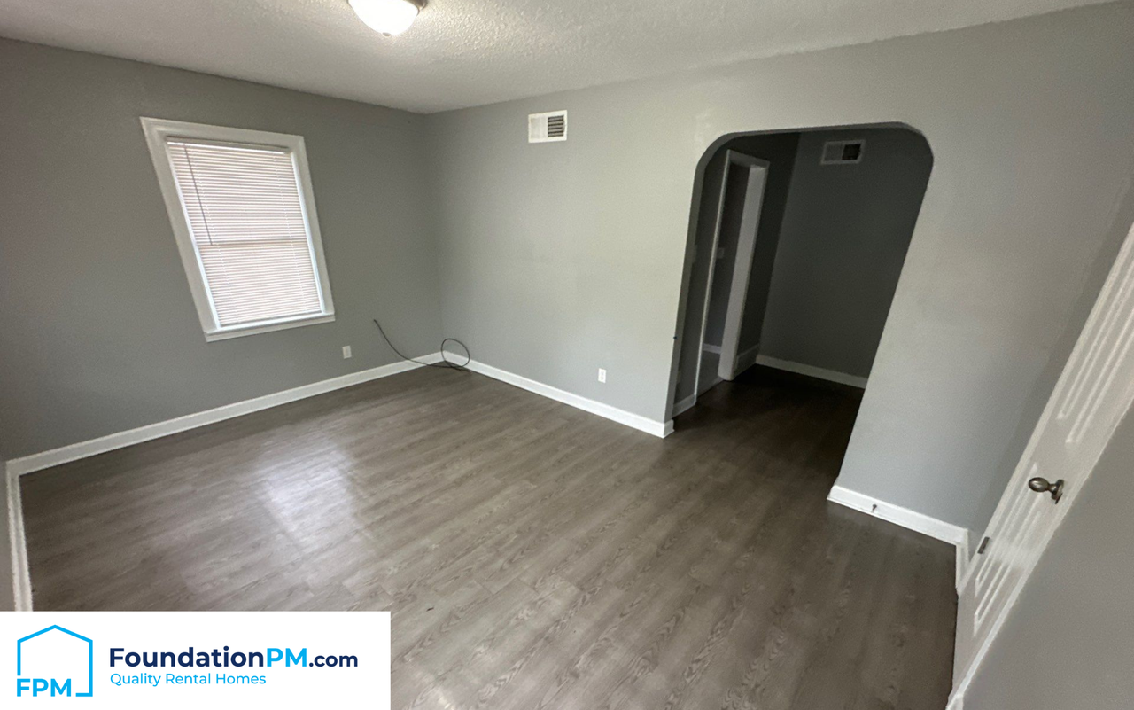 161 Eastview Dr - Photo 2 of 14