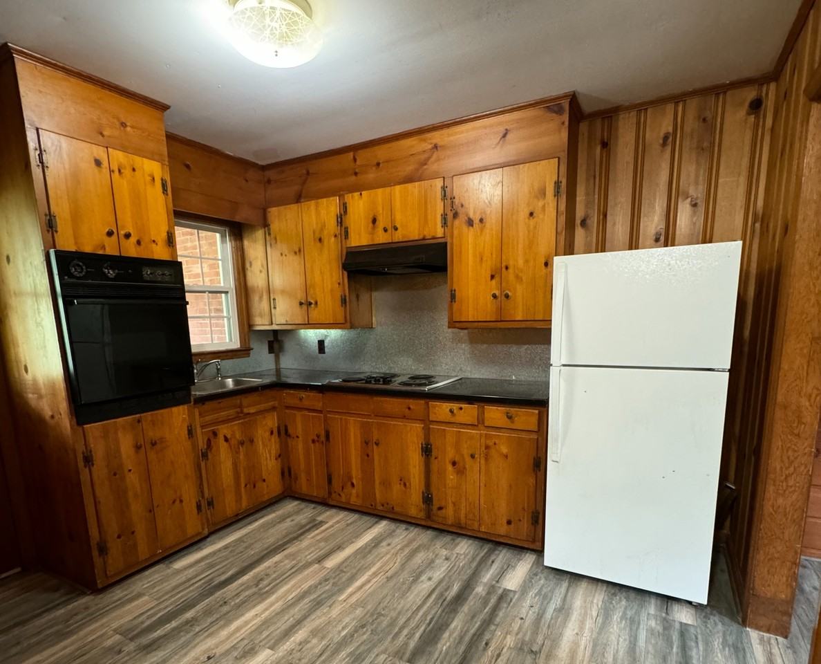 309 Hadley St - Photo 2 of 14