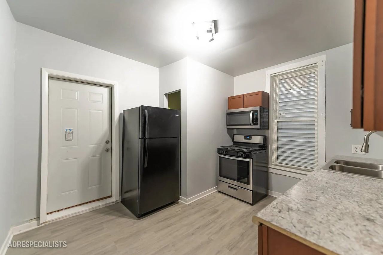 1932 West 22nd Place #1 - Photo 5 of 14