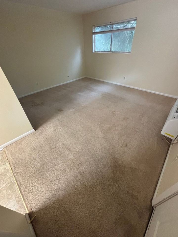 D8 Shepherd Ln - Photo 3 of 9