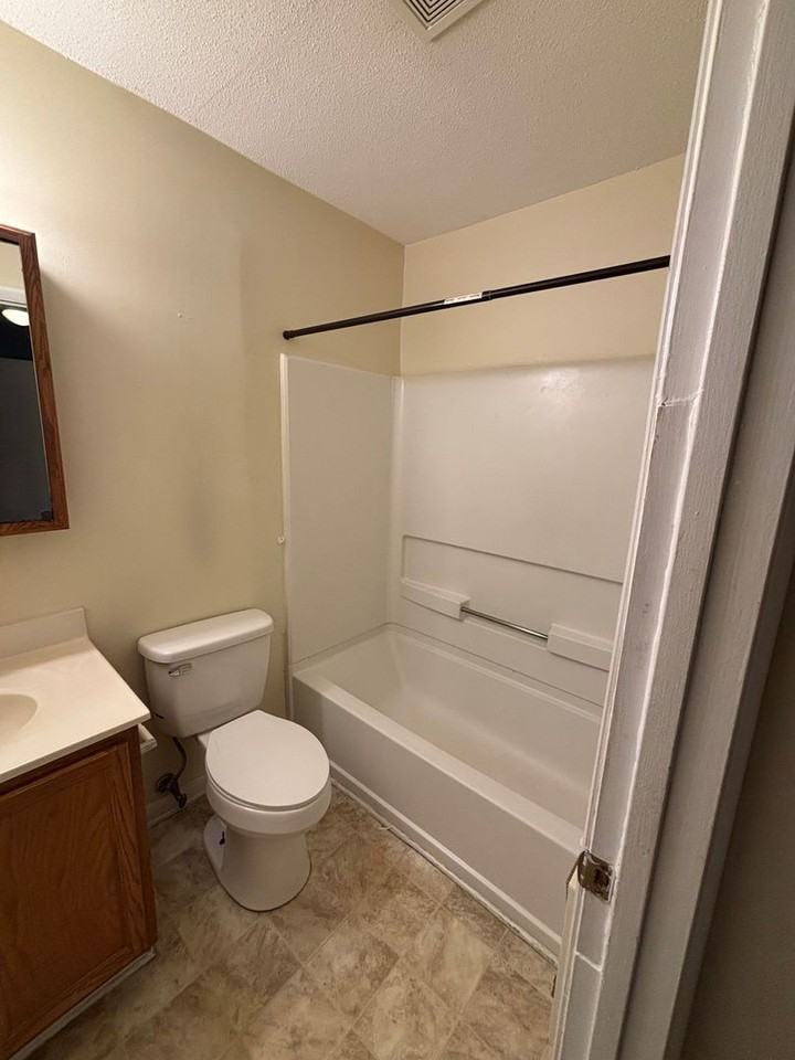 D8 Shepherd Ln - Photo 4 of 9