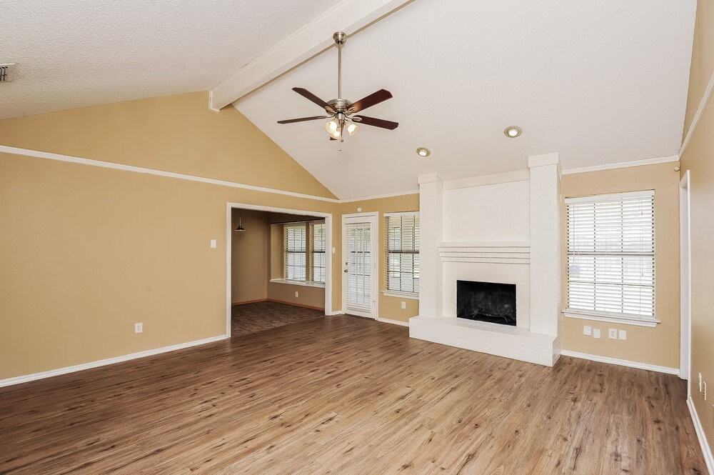 1532 Clarendon St - Photo 3 of 16