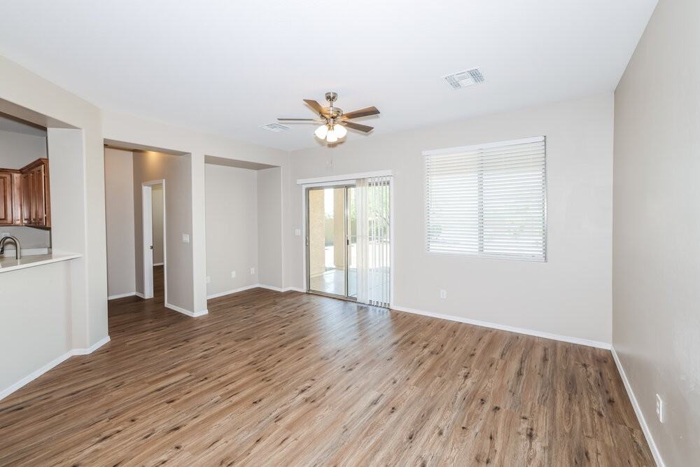 40810 N Hudson Ct - Photo 5 of 17