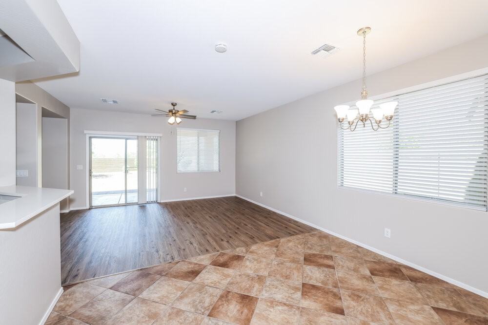 40810 N Hudson Ct - Photo 6 of 17