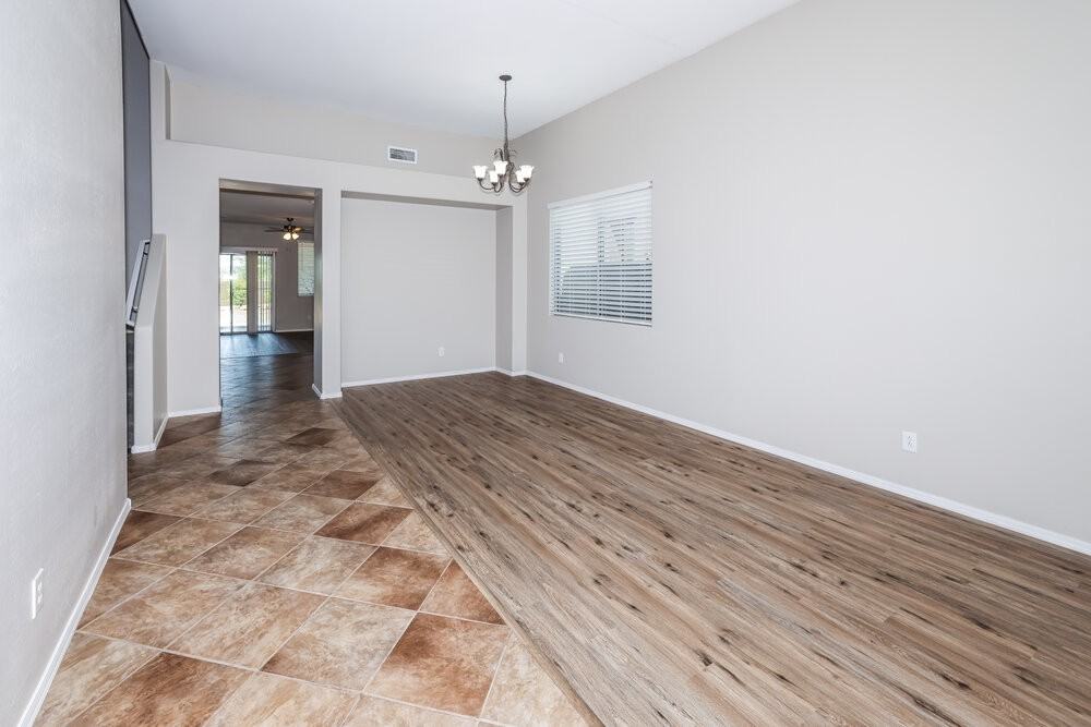 40810 N Hudson Ct - Photo 7 of 17