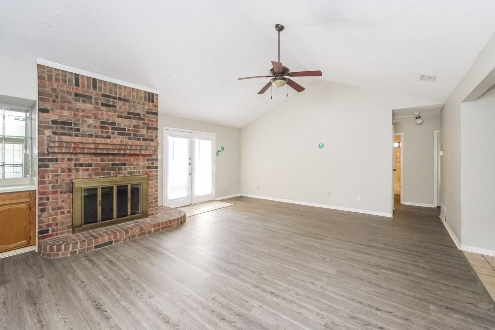 241 South Macarthur Boulevard - Photo 4 of 22