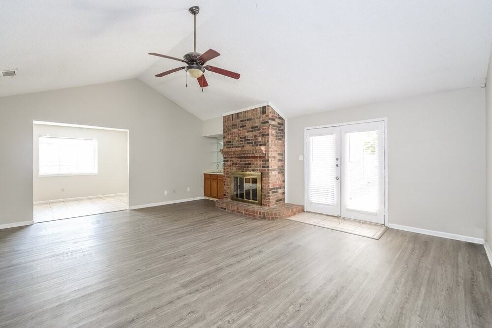 241 South Macarthur Boulevard - Photo 6 of 22