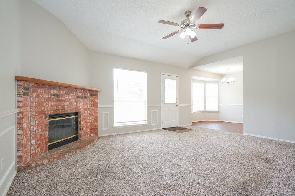 6415 Jennie Ln - Photo 4 of 15