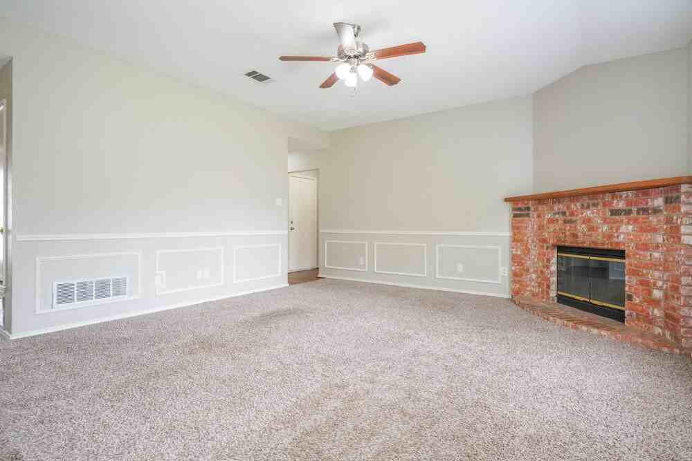 6415 Jennie Ln - Photo 5 of 15
