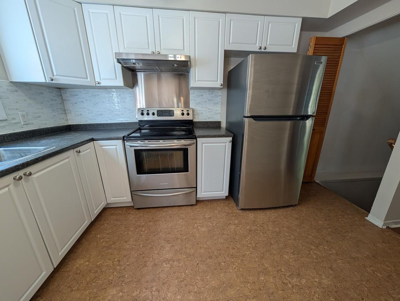 303 Owens Crescent - Photo 2 of 21