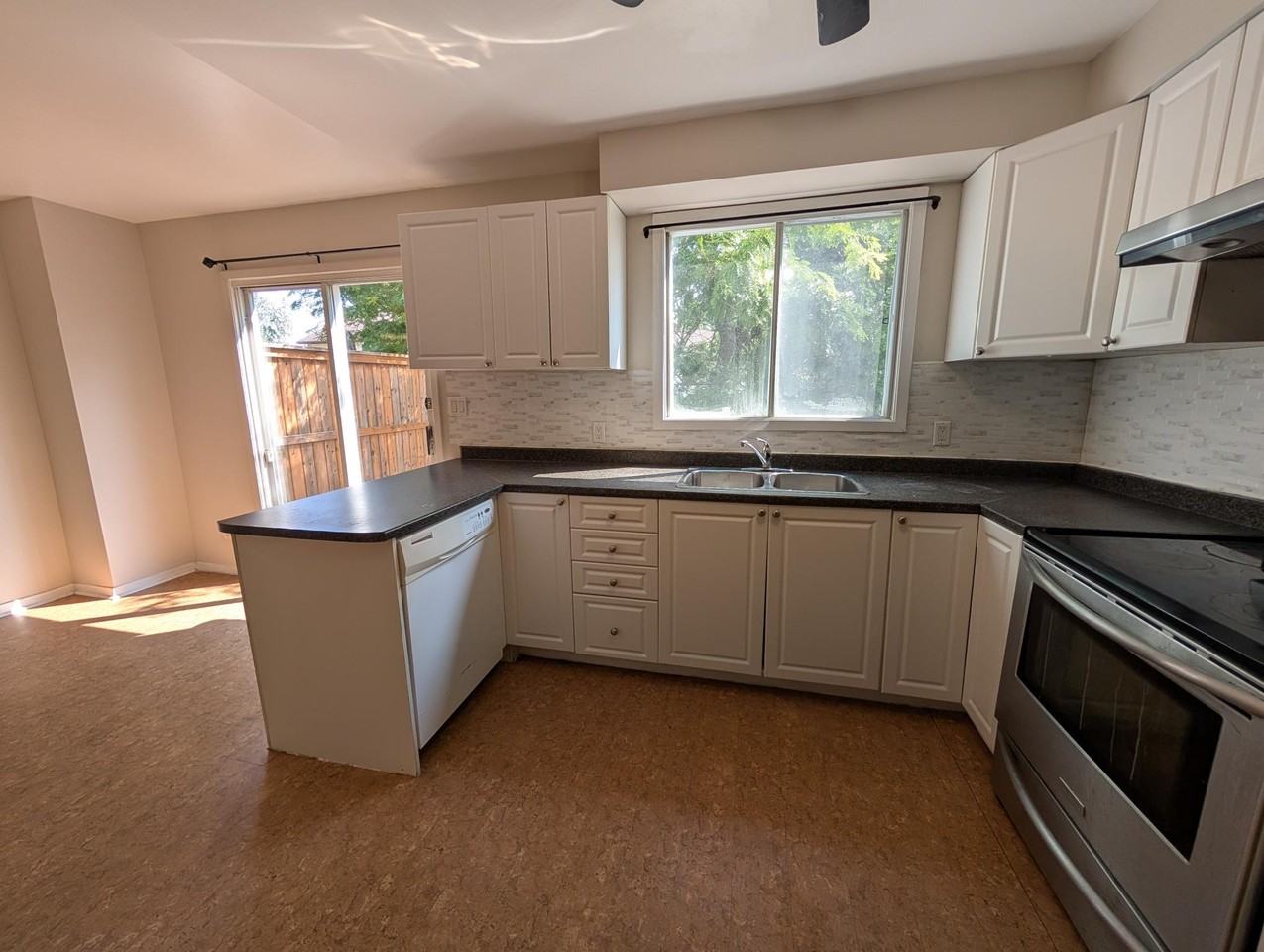 303 Owens Crescent - Photo 3 of 21